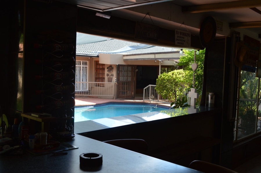 8 Bedroom Property for Sale in Flamwood North West